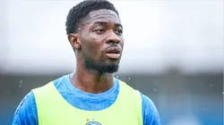 Amuzu em treino pelo Grêmio (Foto: Lucas Uebel/Grêmio)