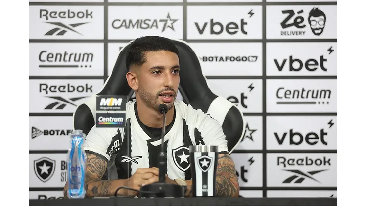 Santiago Rodríguez foi apresentado pelo Botafogo. Foto: Vitor Silva/Botafogo
