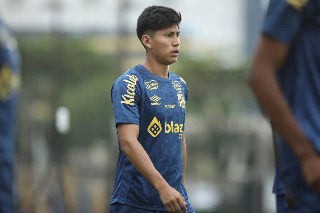 Miguelito em treino no CT Rei Pelé. Foto: Reinaldo Campos/AGIF