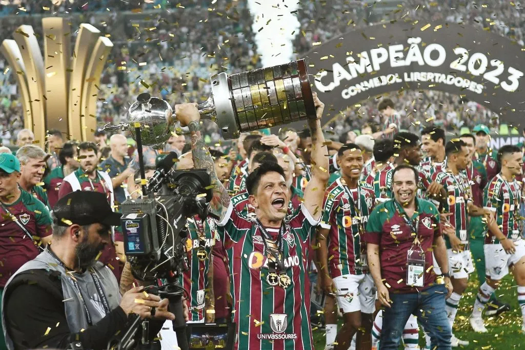 Germán Cano com a taça da Libertadores. Foto: A.PAES / Alamy Stock Photo