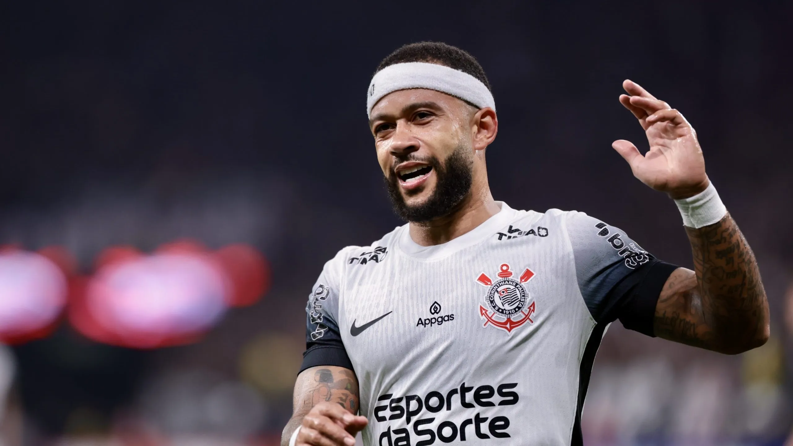 Depay em jogo pela Copa Libertadores