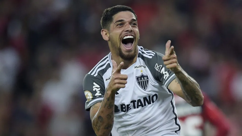 Rubens, jogador do Atlético-MG, comemora seu gol durante partida contra o Flamengo no estadio Maracana pelo campeonato Brasileiro A 2023. Foto: Alexandre Loureiro/AGIF