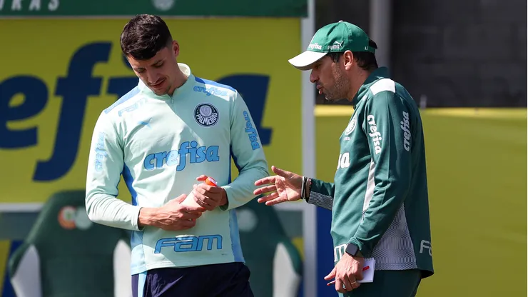 Piquerez teve conversa com Piquerez e definiu uruguaio como titular diante do Corinthians
