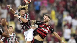 Canobbio jogador do Fluminense, disputa lance com Leo Pereira jogador do Flamengo durante partida no estádio Maracanã pelo campeonato Carioca 2025. Foto: Alexandre Loureiro/AGIF