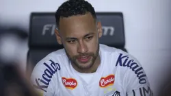 Neymar com a equipe do Santos - Foto: Reinaldo Campos/AGIF
