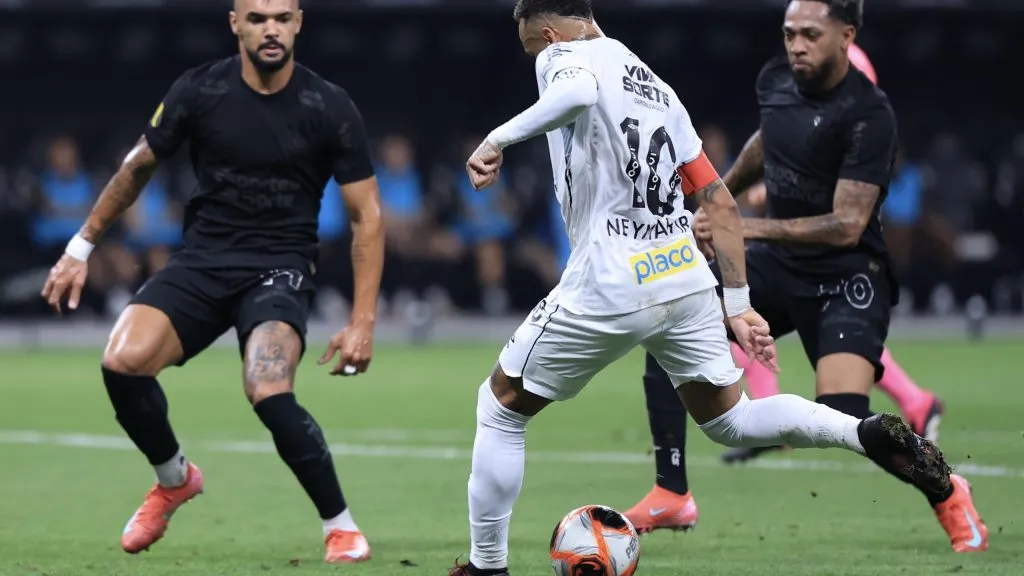 Neymar durante partida. Foto: Marcello Zambrana/AGIF