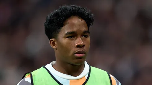 Endrick durante aquecimento com o Real Madrid.