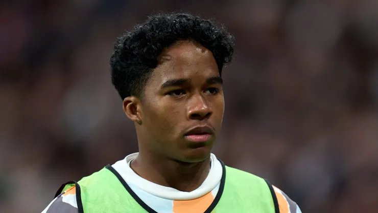 Endrick durante aquecimento com o Real Madrid.