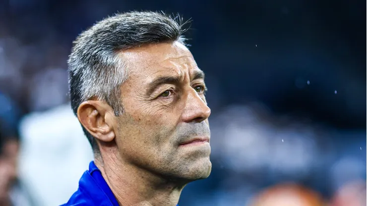 Pedro Caixinha muda time titular do Peixe.