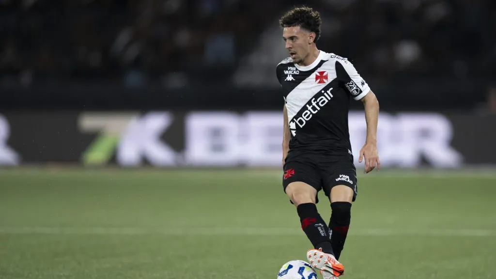 Nuno Moreira, jogador do Vasco, durante partida contra o Nova Iguaçu, pela Copa do Brasil. Foto: Jorge Rodrigues/AGIF.