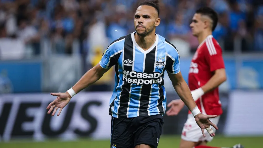 Braithwaite comemorando. Foto: Maxi Franzoi/AGIF