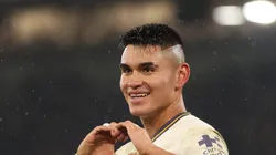 Alcaraz, que pertence ao Flamengo, durante jogo da Premier League.