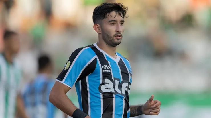 Villasanti, jogador do Grêmio, durante partida contra o Juventude, pelo Campeonato Gaúcho. Foto: Liamara Polli/AGIF.