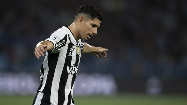 Savarino, jogador do Botafogo, lamenta durante partida contra o Racing-ARG, pela Recopa Sul-Americana. Foto: Jorge Rodrigues/AGIF.