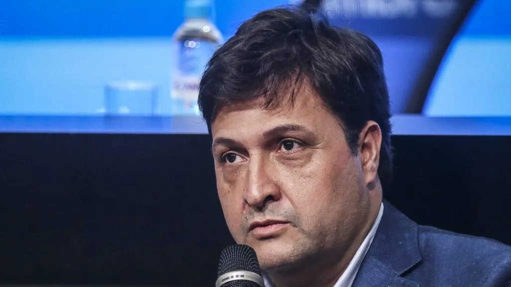 Foto: Fernando Alves/AGIF – Alberto Guerra acredita que o trabalho do técnico pode melhorar e dá voto de confiança.