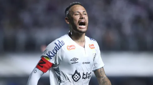 Neymar Jr. jogador do Santos durante partida contra o Agua Santa no estadio Vila Belmiro pelo campeonato Paulista 2025. Foto: Reinaldo Campos/AGIF