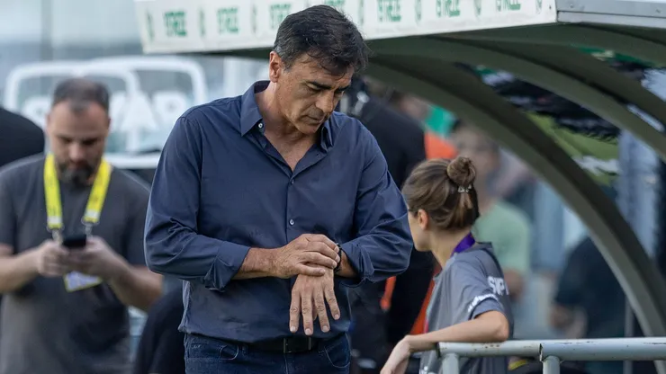 Gustavo Quinteros técnico do Grêmio durante partida contra o Juventude no estádio Alfredo Jaconi pelo campeonato Gaúcho 2025.