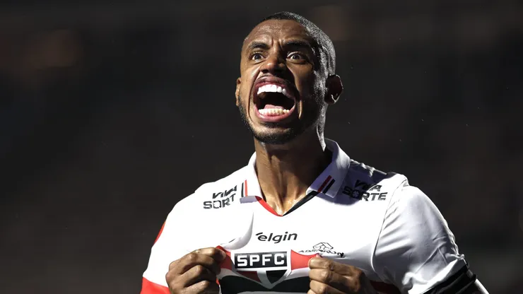 André Silva, jogador do São Paulo, comemora seu gol durante partida contra o Portuguesa no estadio Pacaembu pelo campeonato Paulista 2025. Foto: Marcello Zambrana/AGIF
