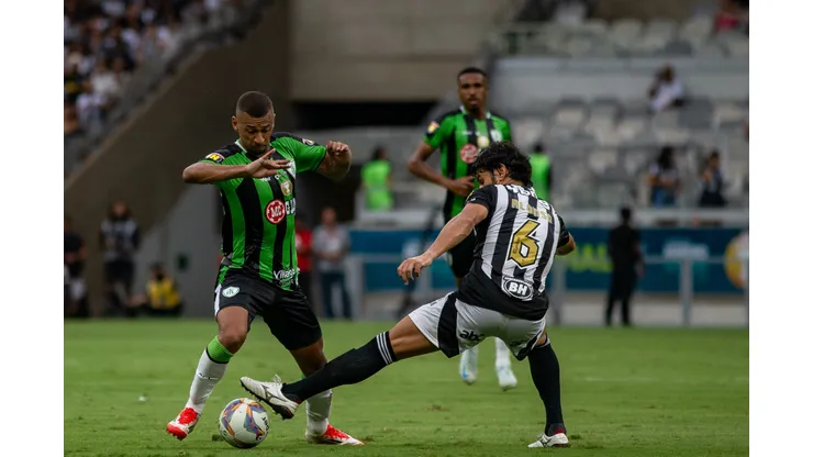 MG - BELO HORIZONTE - 15/03/2025 - MINEIRO 2025, AMERICA-MG X ATLETICO-MG -Fabinho jogador do America-MG durante partida contra o Atletico-MG no estadio Mineirao pelo campeonato Mineiro 2025. Foto: Fernando Moreno/AGIF