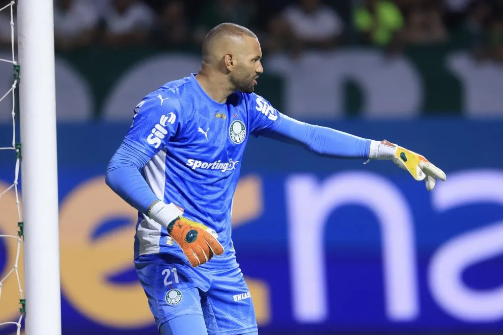 Weverton em ação pelo Palmeiras. Foto: Marcello Zambrana/AGIF