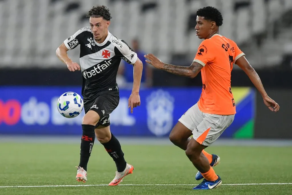 Nuno Moreira em ação pelo Vasco. Foto: Thiago Ribeiro/AGIF