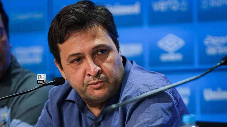 O presidente Alberto Guerra e Quinteros estão definindo algumas saídas antes do início do Campeonato Brasileiro.