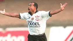 Mirandinha do Corinthians comemora gol sobre o Palmeiras em jogo do Campeonato Brasileiro de 1997 - Foto: Reprodução/Internet