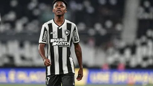 Jeffinho, atacante do Botafogo -RJ - RIO DE JANEIRO - 02/05/2024 - COPA DO BRASIL 2024, BOTAFOGO X VITORIA - Jeffinho jogador do Botafogo durante partida contra o Vitoria no estadio Engenhao pelo campeonato Copa Do Brasil 2024. Foto: Thiago Ribeiro/AGIF
