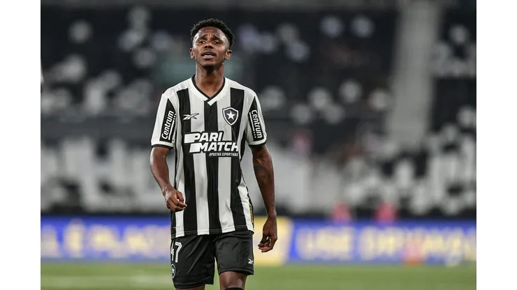 Jeffinho, atacante do Botafogo -RJ - RIO DE JANEIRO - 02/05/2024 - COPA DO BRASIL 2024, BOTAFOGO X VITORIA - Jeffinho jogador do Botafogo durante partida contra o Vitoria no estadio Engenhao pelo campeonato Copa Do Brasil 2024. Foto: Thiago Ribeiro/AGIF