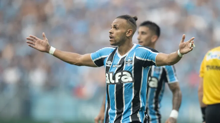 Braithwhite em ação pelo Grêmio durante o Gre-Nal - Foto: Liamara Polli/AGIF