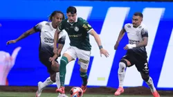 Joaquin Piquerez e Carrillo disputando bola no jogo de ida. Foto: Ettore Chiereguini/AGIF