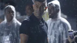 Pedro Caixinha técnico do Santos durante partida contra o São Paulo no estádio Vila Belmiro pelo campeonato Paulista 2025. Foto: Reinaldo Campos/AGIF