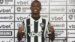 Nathan Fernandes durante apresentação no Botafogo - Foto: Vitor Silva/Botafogo