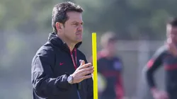 Técnico Argel Fuchs durante treino do Internacional, no CT Parque Gigante. Foto: Jeferson Guareze/AGIF.