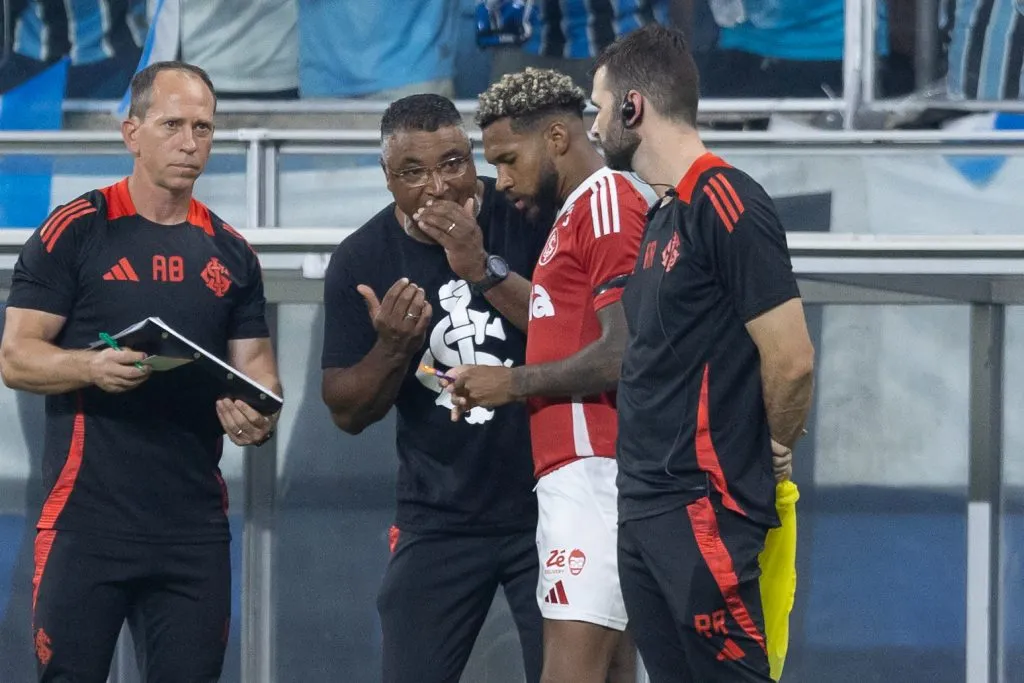 Foto: Liamara Polli/AGIF – Roger Machado busca primeiro título pelo Internacional na tarde de hoje.