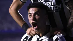 Almada, jogador do Botafogo, comemora seu gol contra o São Paulo, pela CONMEBOL Libertadores. Foto: Marcello Zambrana/AGIF.