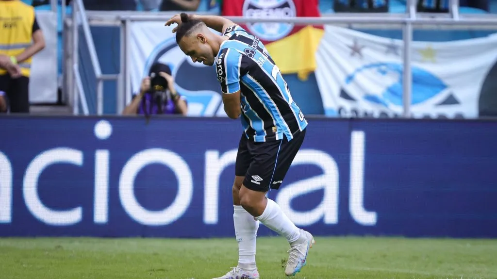 Braithwaite durante partida. Foto: Maxi Franzoi/AGIF