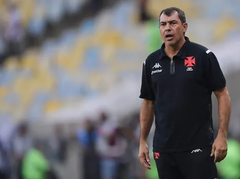 Torcedores do Vasco, insatisfeitos, criticam jogadores após jogo-treino