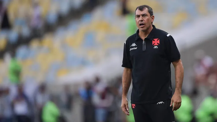 Carille, técnico do Vasco, durante partida contra o Flamengo, no Maracanã, pelo Campeonato Carioca. Foto: Thiago Ribeiro/AGIF.