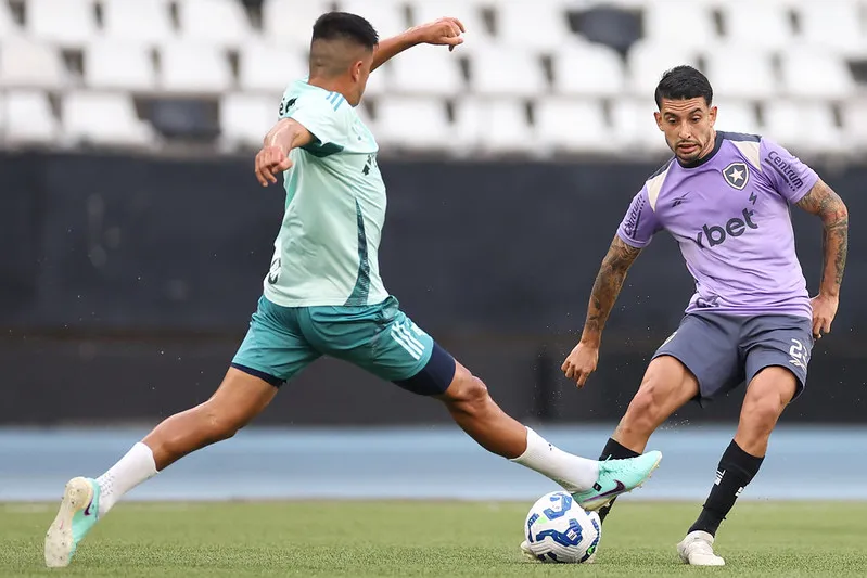 Santiago Rodríguez atuou no jogo-treino do Botafogo contra o Cruzeiro. Foto: Vitor Silva/Botafogo
