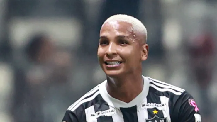 Deyverson durante jogo do Galo em 2024.