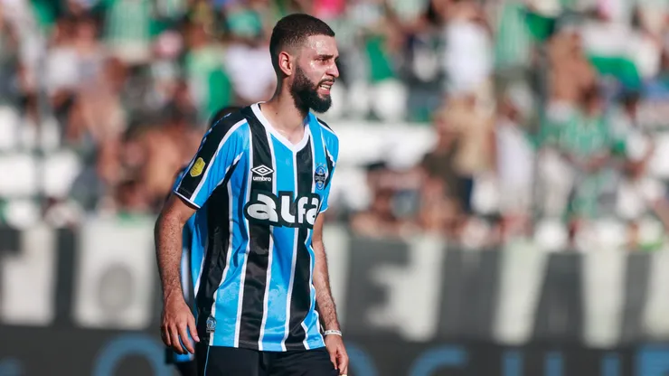 RS - CAXIAS DO SUL - 01/03/2025 - GAUCHO 2025, JUVENTUDE X GREMIO - Wagner Leonardo jogador do Gremio durante partida contra o Juventude no estadio Alfredo Jaconi pelo campeonato Gaucho 2025. Foto: Luiz Erbes/AGIF