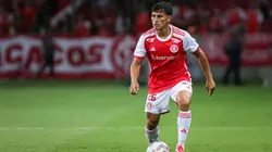 Bernabei, jogador do Internacional durante decisão no Beira-Rio contra o Grêmio pelo campeonato Gaucho 2025.