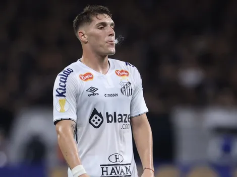 Torcida do Santos pede titularidade de Rollheiser após amistoso contra o Coritiba