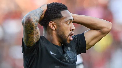 José Martínez saiu no intervalo na vitória do Corinthians.