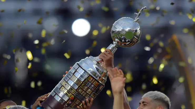 Troféu Copa Libertadores. (Photo by Marcelo Endelli/Getty Images)