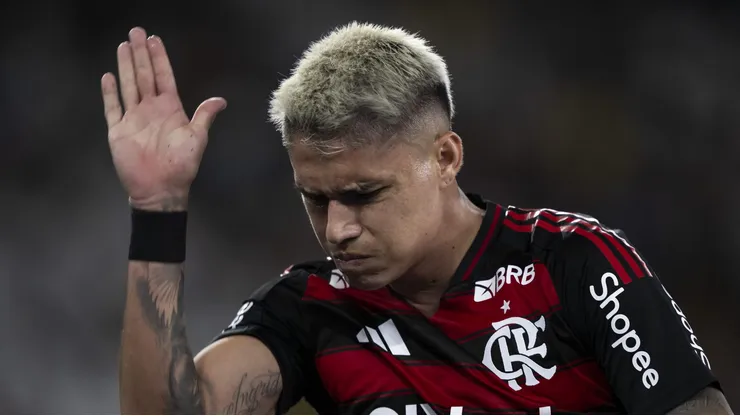Luiz Araújo durante partida entre Flamengo e Vasco, pela semifinal do Campeonato Carioca.