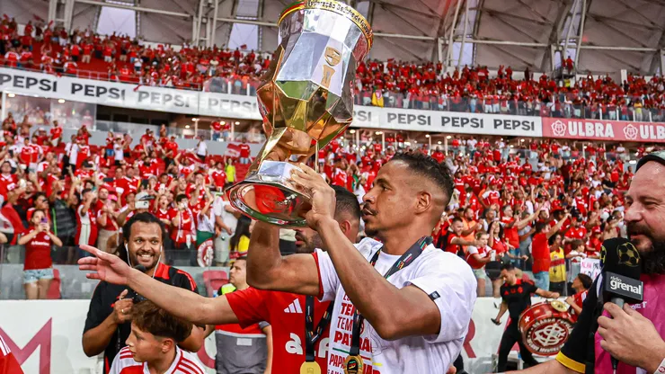 Destaque do Internacional, Fernando comemorando o título - Foto: Maxi Franzoi/AGIF
