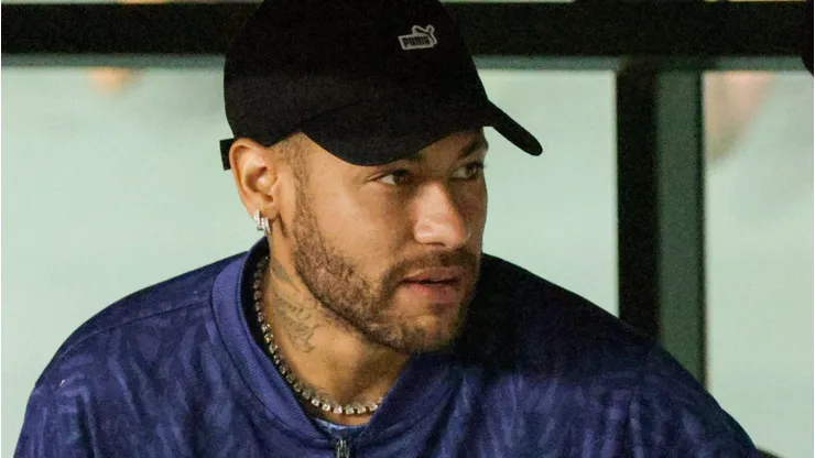 Neymar durante partida amistosa entre Coritiba e Santos, no Estádio Couto Pereira.