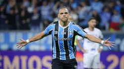 Braithwaite, jogador do Gremio, comemora seu gol durante partida contra o Fortaleza, pelo Campeonato Brasileiro de 2024. Foto: Maxi Franzoi/AGIF.